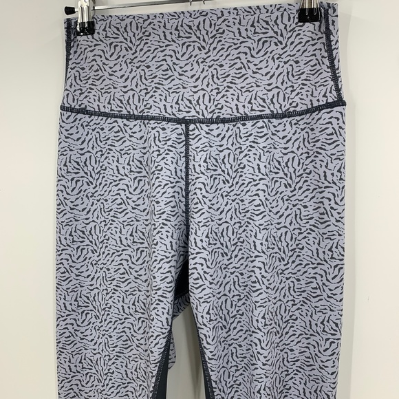 All Fenix Powder Blue Cheetah 7/8 Leggings Sz M - Picture 3 of 13